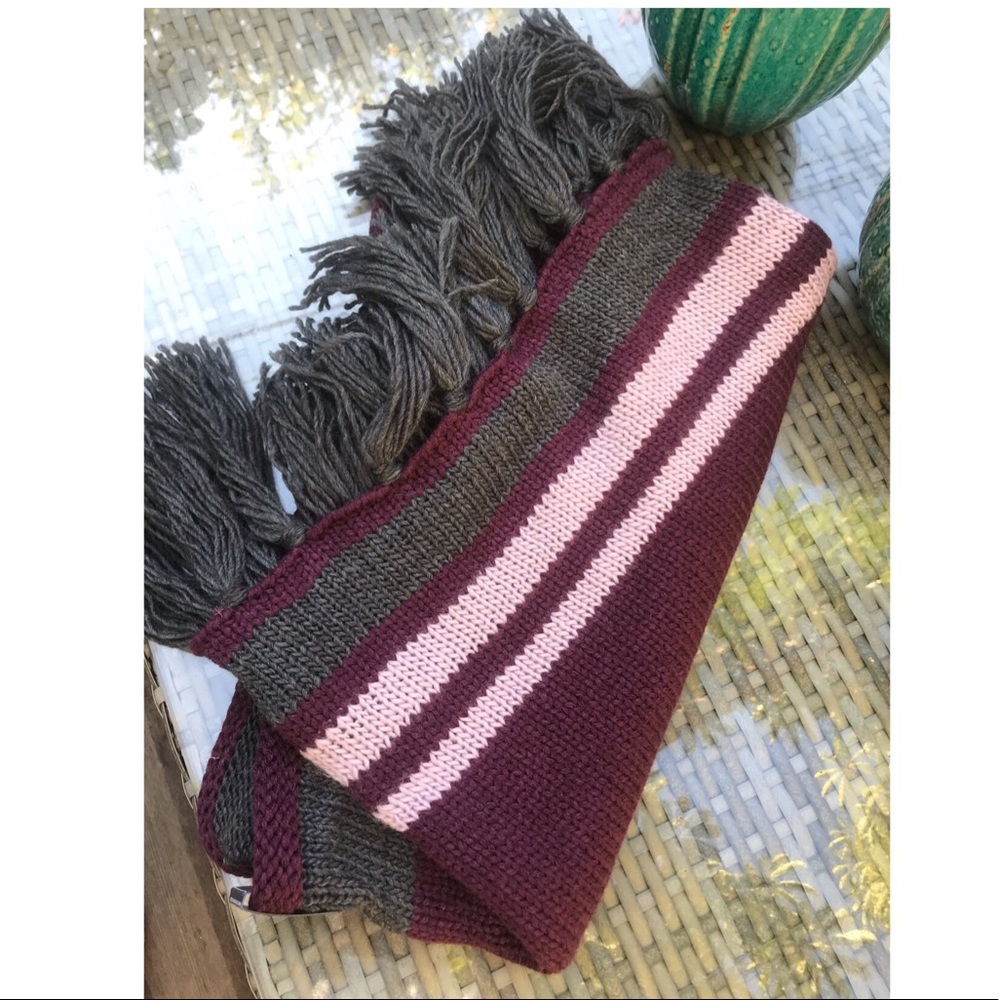 ❄️Burgundy & Gray Fringe Infinity Scarf 🌟 - Picture 4 of 4